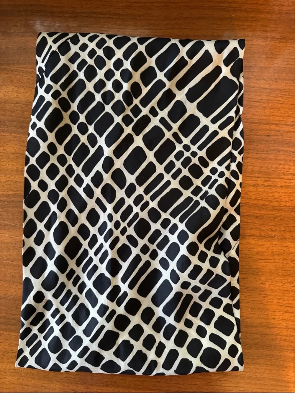 Vtg  Scarves by Vera Black & Tan Abstract Graphic Print Silk‎ Infinity Scarf